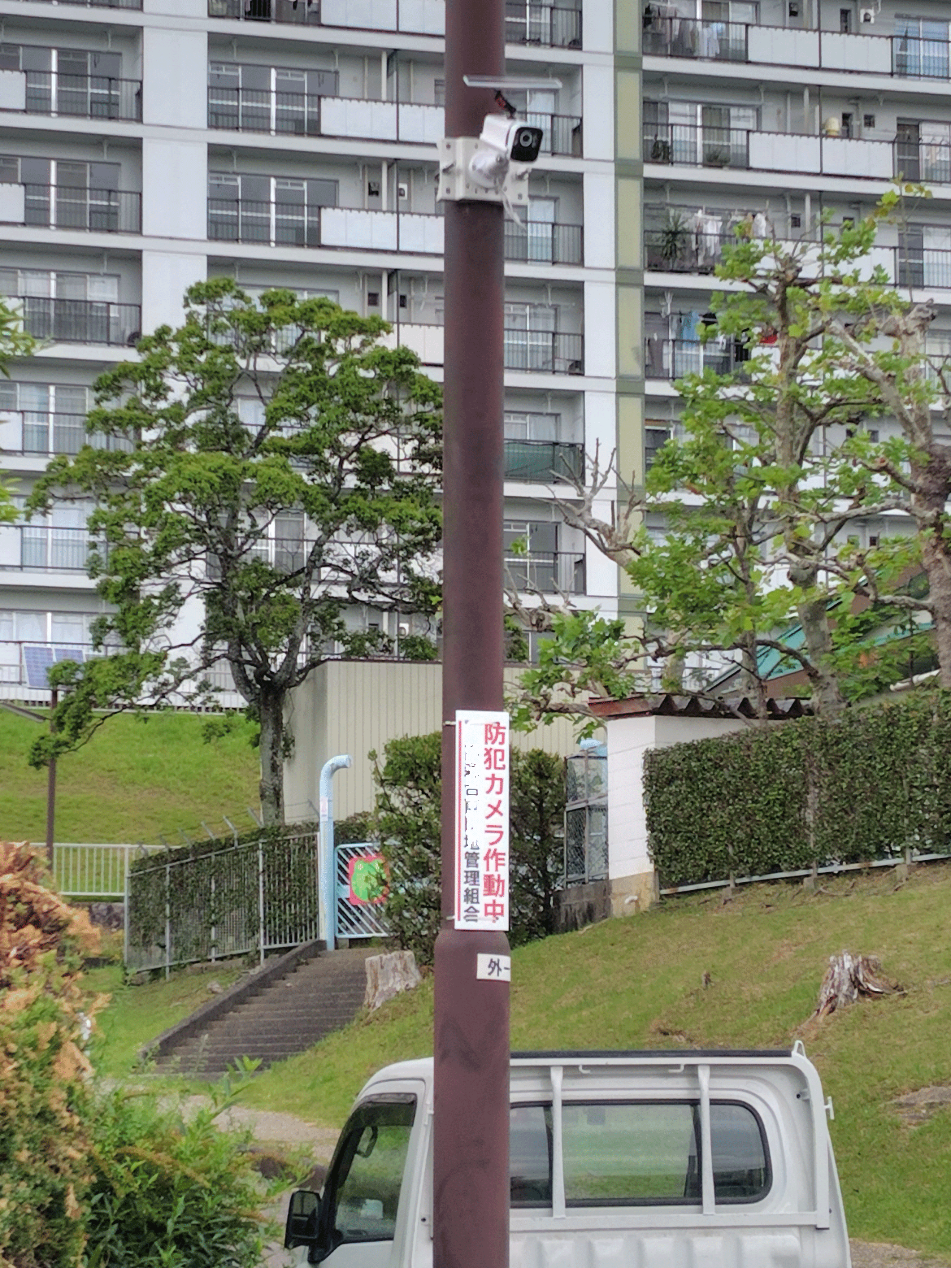 住宅街に防犯カメラ設置